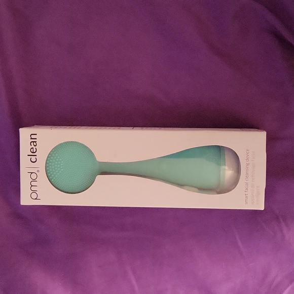 New PMD Clean Smart Facial Cleansing Device - Picture 1 of 4